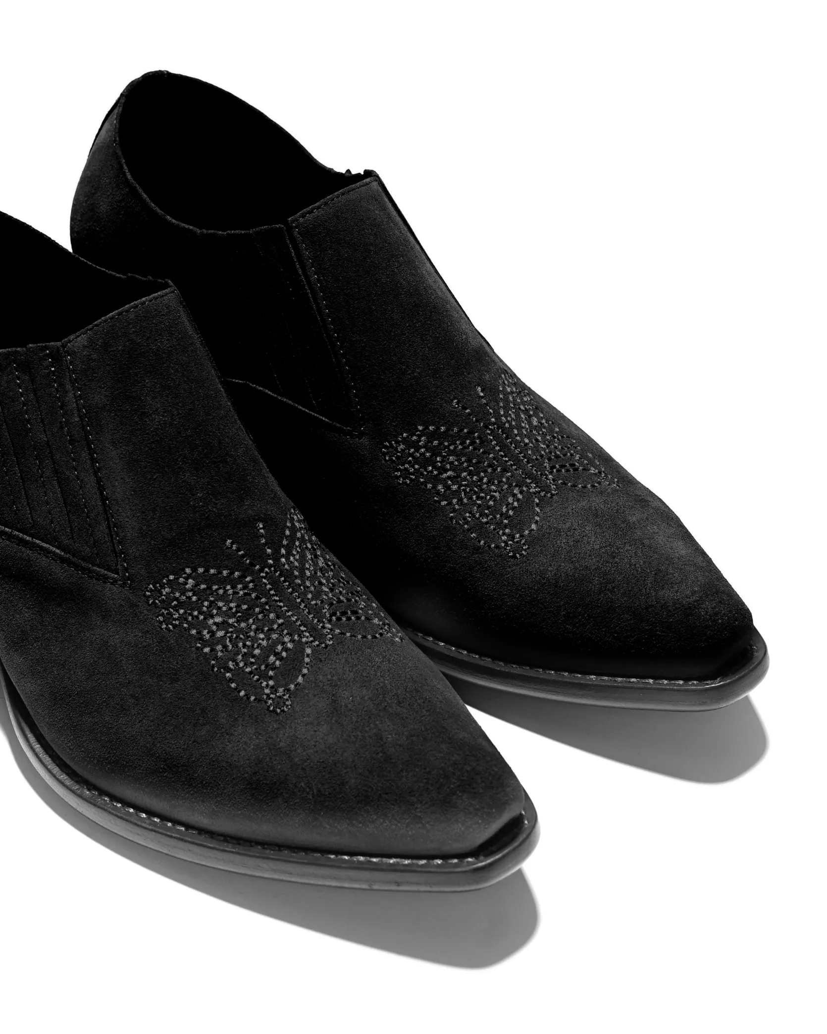 Heeled Papillon Stitched Cowboy Shoe - Black Suede