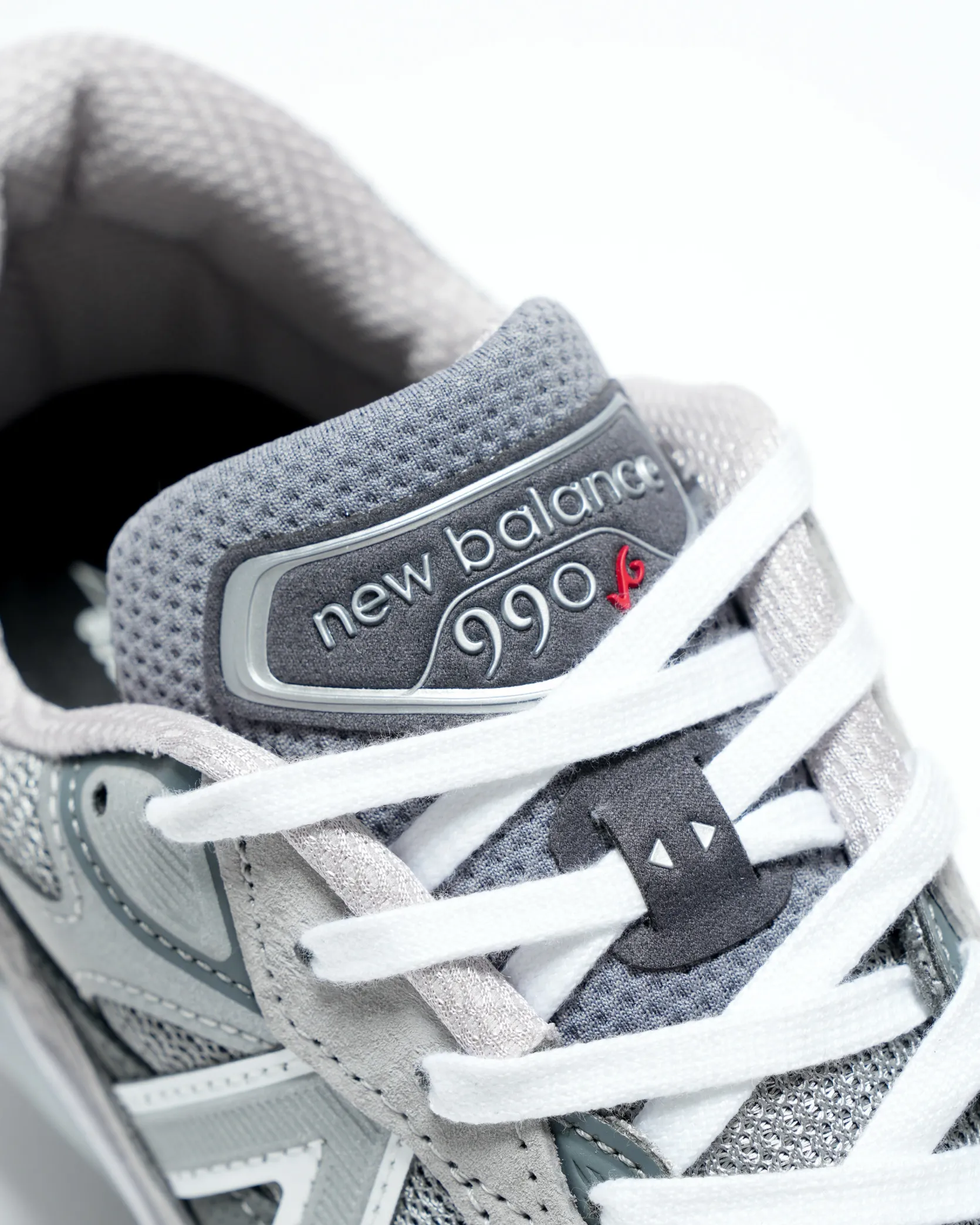 M990v6 - Grey Core