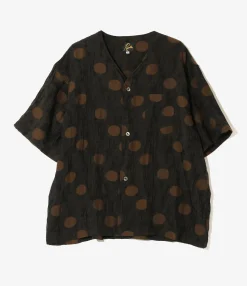 S/S V-Neck Shirt - Brown - Shrunken Jacquard / Polka Dots